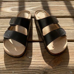 Time and Tru Black and Tan Size Women 6 Beach Outdoor Shoes